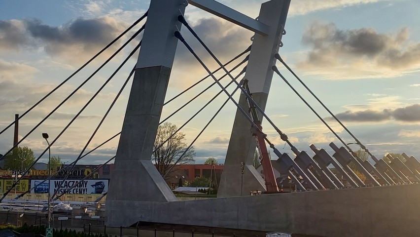 Mostem nad Kamienną w Ostrowcu Świętokrzyskim pojedziemy już za kilka miesięcy. Obiekt będzie prezentował się imponująco. Zobacz zdjęcia