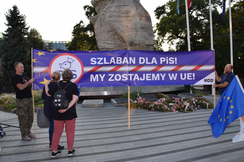Manifestacja, zorganizowana przez opolski oddział Komitetu...