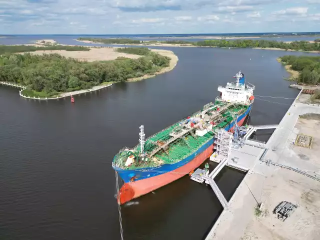 Nowe Nabrzeże Dąbrowieckie w Porcie Szczecin właśnie obsłużyło swój inauguracyjny statek. Chemikaliowiec City Island zabrał na pokład blisko 18 tysięcy ton kwasu siarkowego