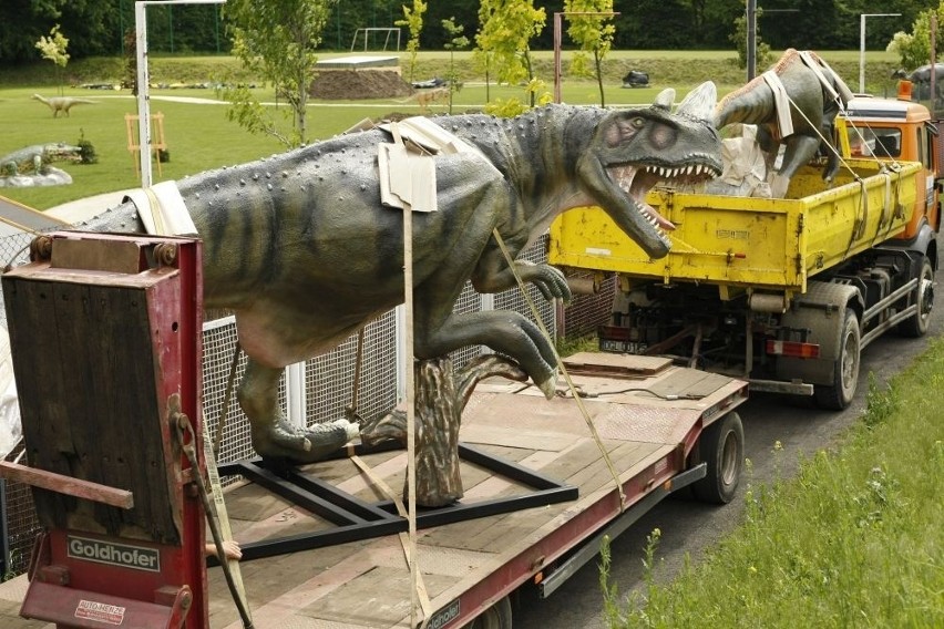 Wrocław: Obok zoo powstał park dinozaurów (ZDJĘCIA)