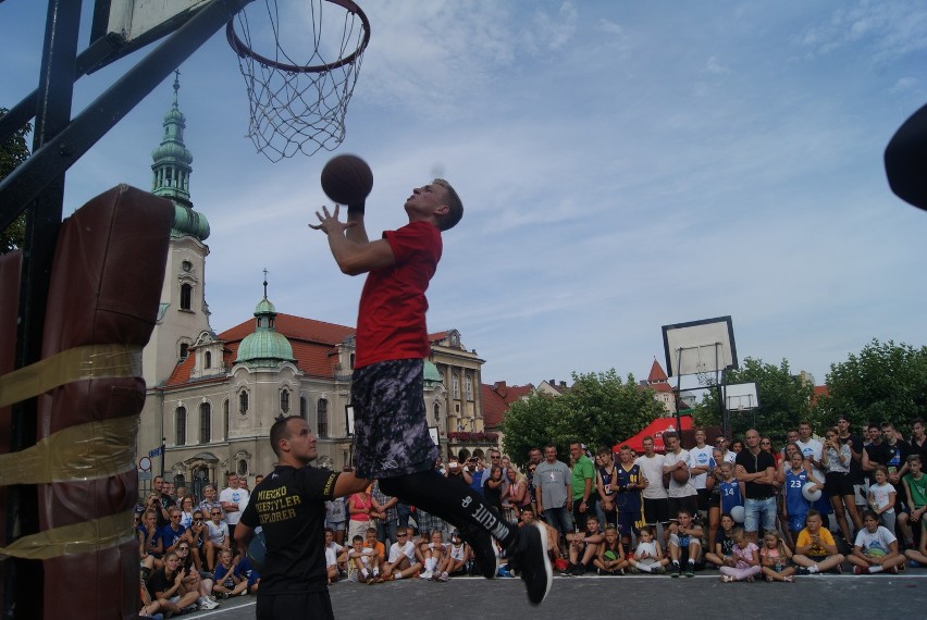 Pszczyna: W sobotę rynek opanowali koszykarze [ZDJĘCIA]