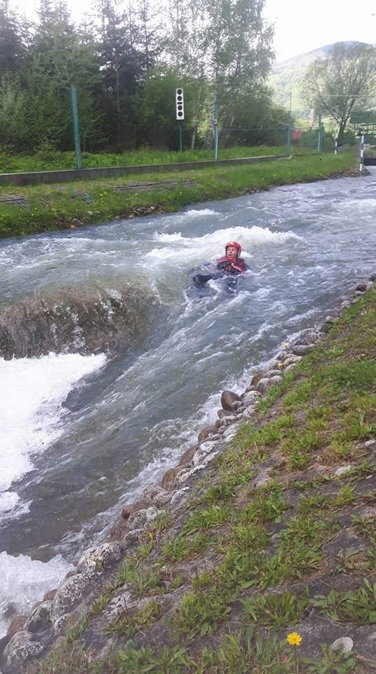 GOPR ćwiczył, jak ratować ludzi, którzy wpadli do rwącej rzeki [ZDJĘCIA]