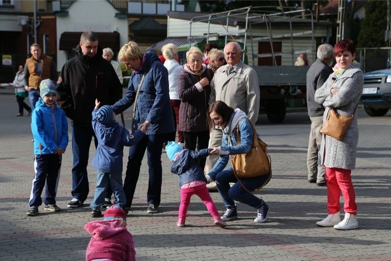 Wielka Majówka Bojarska na parkingu przed sklepem Bojary (zdjęcia)