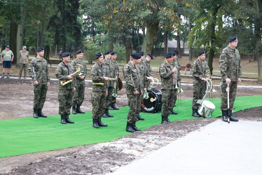 W uroczystości wzięło udział kilkuset mieszkańców oraz wielu...