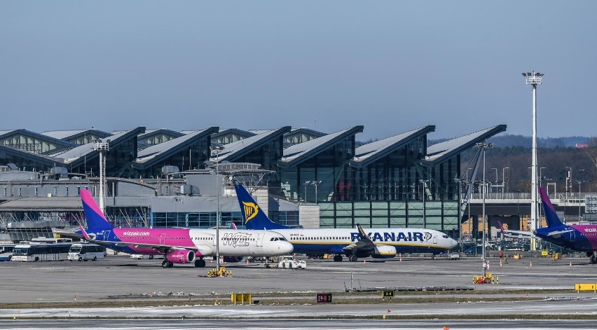 Wizz Air ma swoje bazy w Polsce w pięciu miastach. Na zdj....