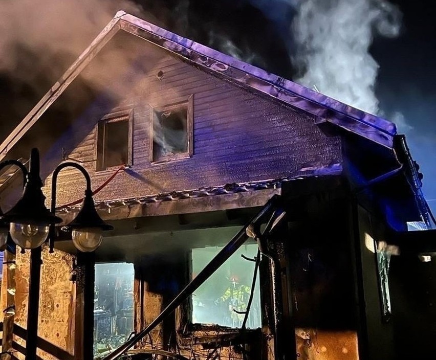 Tragiczny pożar strawił dom oraz zebrał śmiertelne żniwo w...