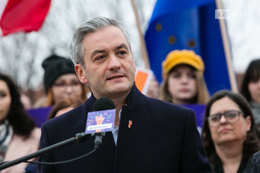 Robert Biedroń w Szczecinie. Prezentacja inicjatywy „Wiosna Kobiet” na placu Solidarności [ZDJĘCIA, WIDEO] 