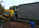 Czołowe zderzenie busów i ciężarówki w Paszkach Małych. Trzy osoby trafiły do szpitala