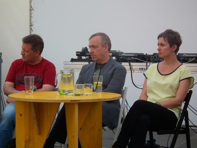 Uczestnicy debaty "25 lat wolności" podczas pierwszego dnia "Malta Festival Poznań"