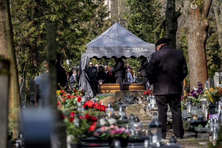 Na cmentarzu przy ul. Nowina w Poznaniu odbył się w piątek...