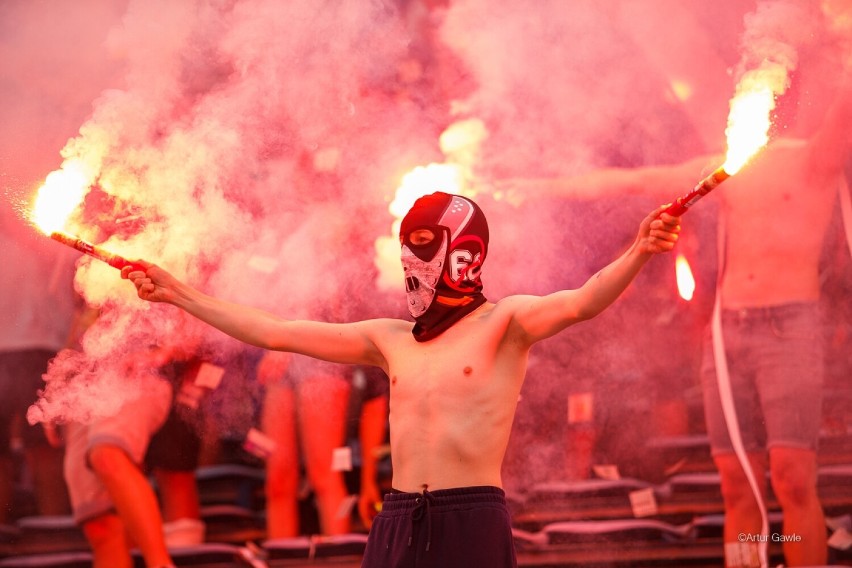 Piłkarze Unii Tarnów w barażu o III ligę pokonali Wiślan...