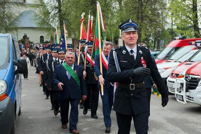 W Waśniowie odbyły się gminne obchody Dnia Strażaka. Podczas uroczystości poświęcono nowe wozy strażackie oraz wręczono odznaczenia druhom. Więcej na kolejnych zdjęciach