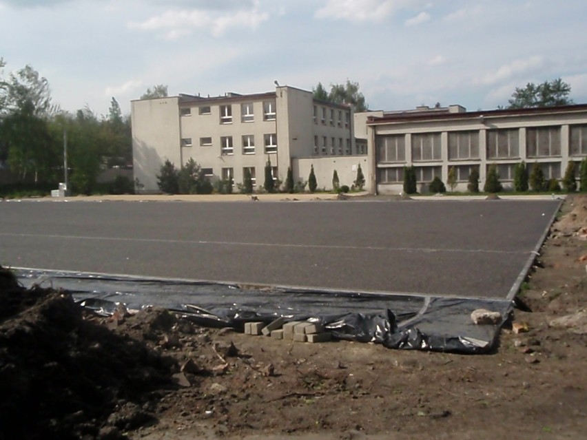 Uczniowie SP nr 19 w Świętochowicach w końcu będą mieli nowe boiska