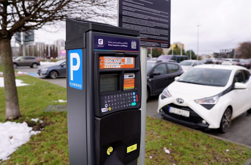 Ruszł nowy system płatnego parkowania obok Hali Globus. "Ceny są horrendalne"