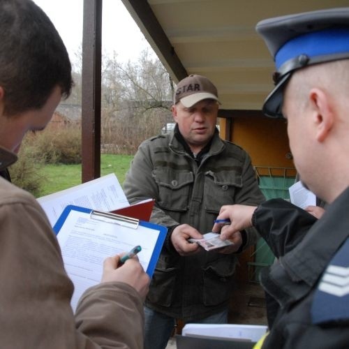 Demontaz balkonu w bloku na Nowym Mieście