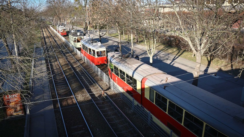 Oto, jakimi tramwajami i autobusami poruszali się...