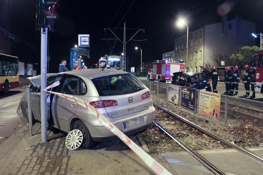 Wypadek na Paderewskiego. Dwoje dzieci w szpitalu [ZDJĘCIA+FILM]