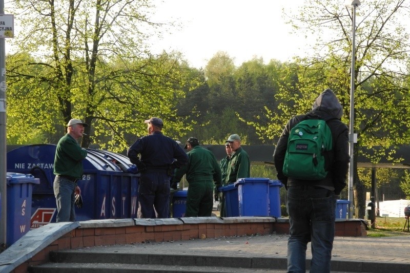 Wczoraj wielka impreza na murkach PB, a dziś od rana wielkie sprzątanie [FOTO]