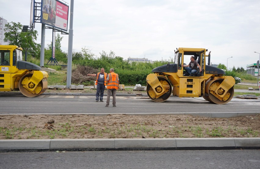 Remont na ul. Smorawińskiego: Drogowcy kładą nowy asfalt (ZDJĘCIA)        