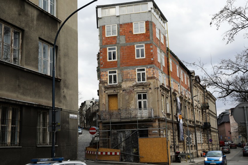 Nadbudowa kamienicy w Starym Podgórzu oraz jej wizualizacje