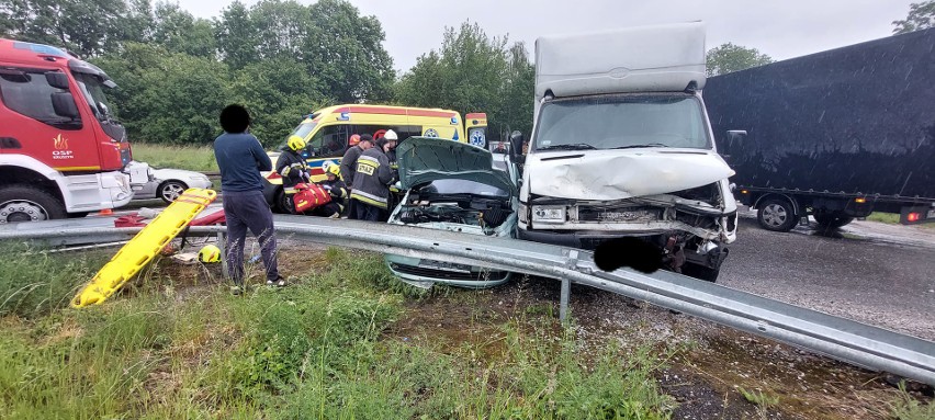 Kierowca opla wymusił pierwszeństwo, z obrażeniami trafił do...