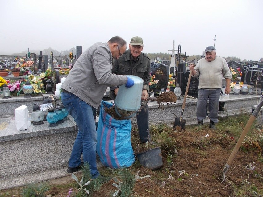 Chcą odnowić grób Lenartowiczów z Woli Kopcowej. Liczą na wsparcie