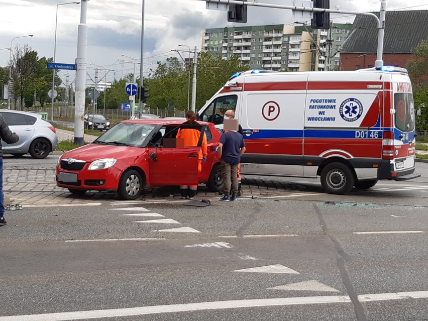 Wrocław: Wypadek przy moście Osobowickim (ZDJĘCIA)