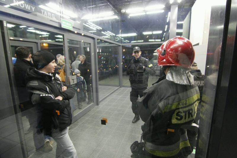 Zamknięty parking pod placem Nowy Targ. Znów przekroczone stężenie tlenku węgla (ZDJĘCIA) 