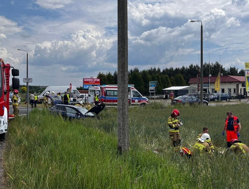 Zderzenie ścigacza z osobówką na DK42 koło Kluczborka.