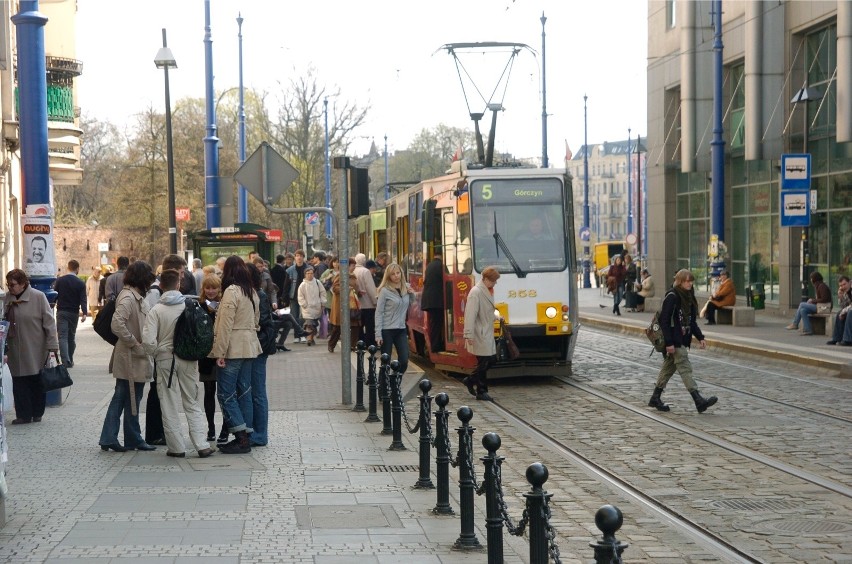 Tłok przy wsiadaniu do tramwaju.

Kolejne zdjęcie --->