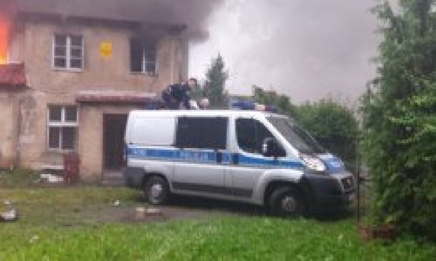 Strażnik miejski z Wejherowa uratował mężczyznę z płonącego...