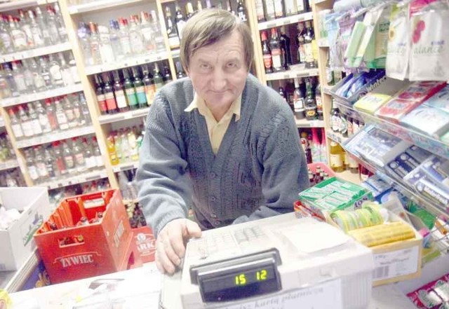 Tadeusz Kutnik, właściciel kilku sklepów spożywczych w Lublinie, zapewnia, że klienci nie odczują podwyżki stawek VAT.