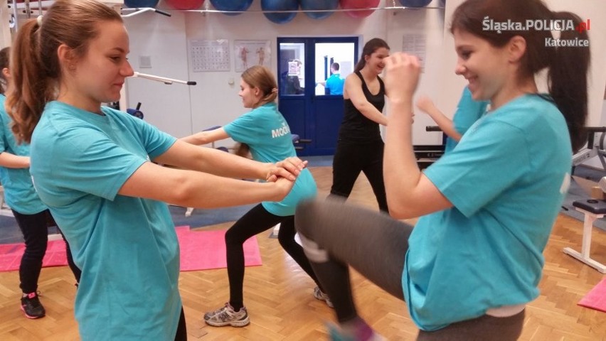 Katowice: studentki ćwiczyły na kursie samoobrony