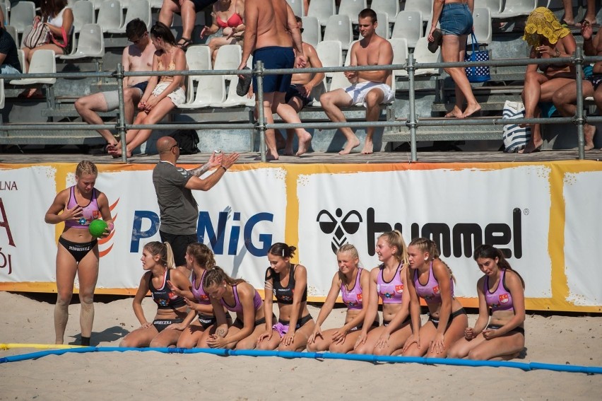 Piłka ręczna na plaży w Darłowie