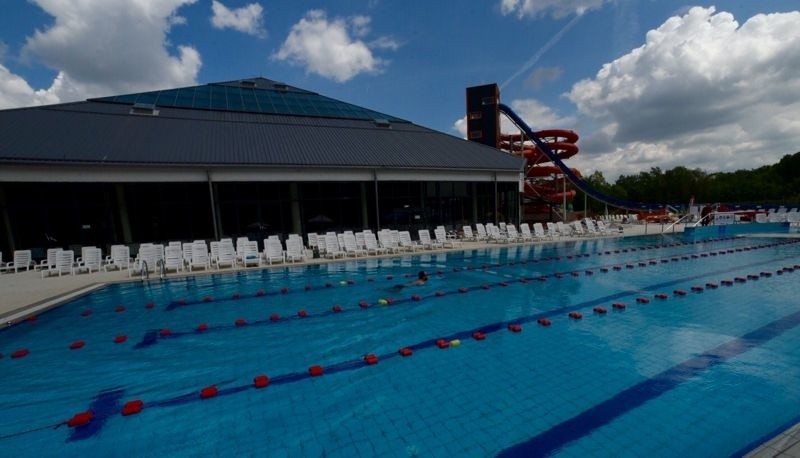 Od dziś kąpiel pod chmurką w Łodzi. Znaleźli się pierwsi chętni