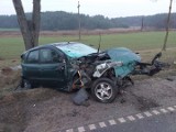Zawistowszczyzna. Wypadek na DK 19 między Czarną Białostocką a Sokółką. Renault scenic zderzyło się z ciężarówką. Kierowca w szpitalu