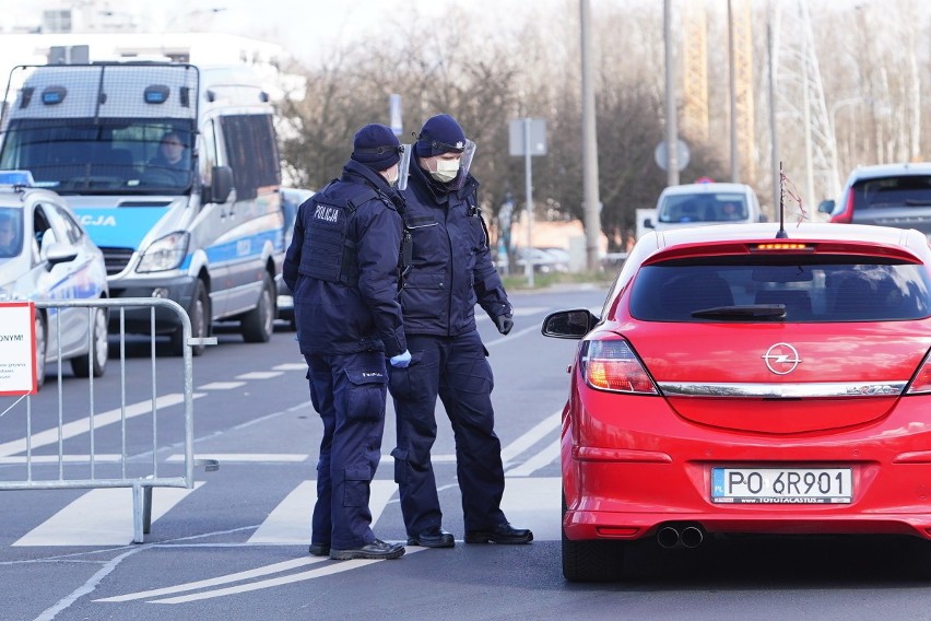 Jak informacje o koronawirusie wpłynęły na przemieszczanie...