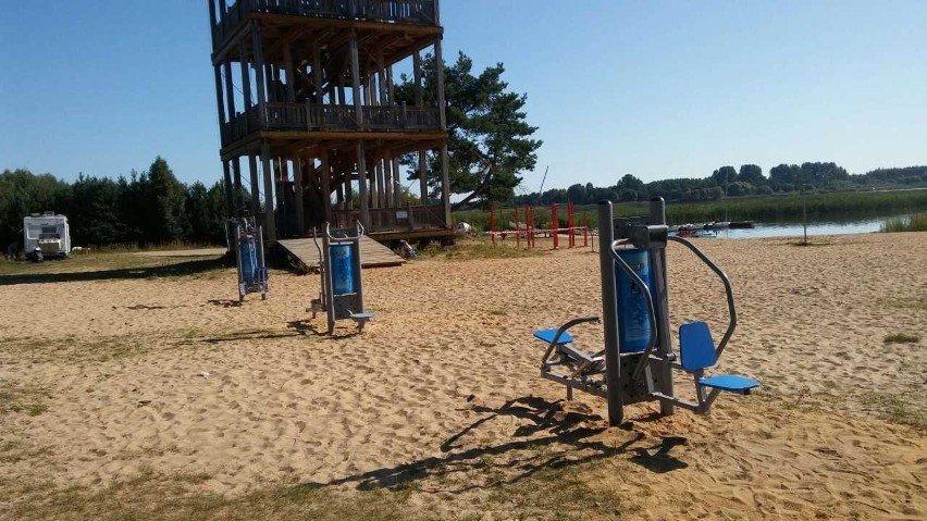 Plaża w Bondarach. Nowe inwestycje na plaży. Parasole, siłownia i plac zabaw (zdjęcia)