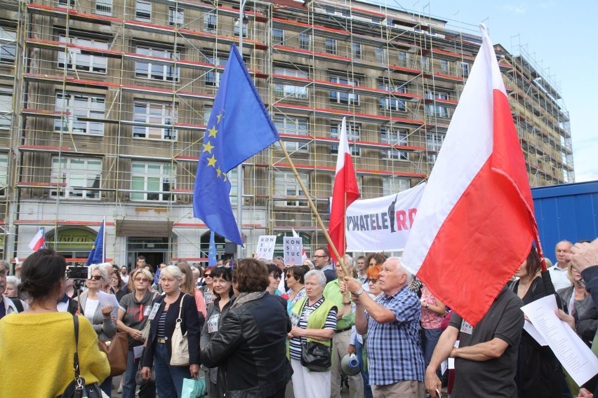 Pikieta pod siedzibą PiS we Wrocławiu