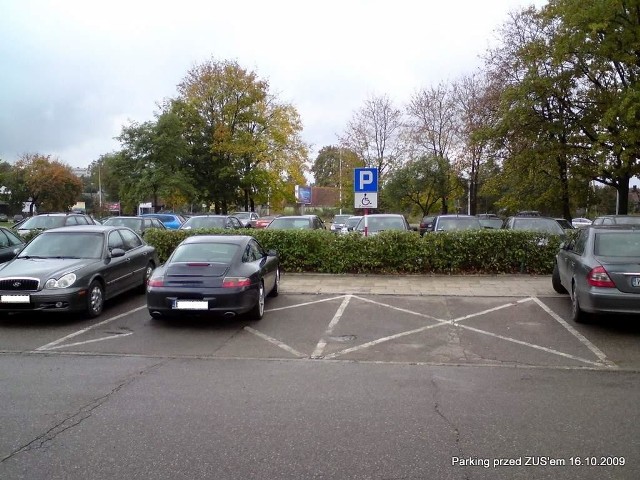 Tak wyglądał dziś parking przed ZUS-em