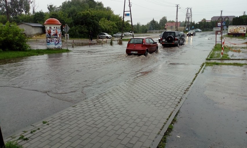 Trochę popadało, a centrum Brzezin znów zalane...
