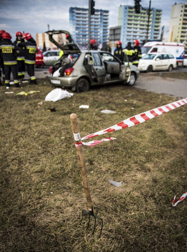 Wypadek na ulicy Szosa LubickaZderzenie dwóch samochodów osobowych na skrzyżowaniu z sygnalizacją świetlną