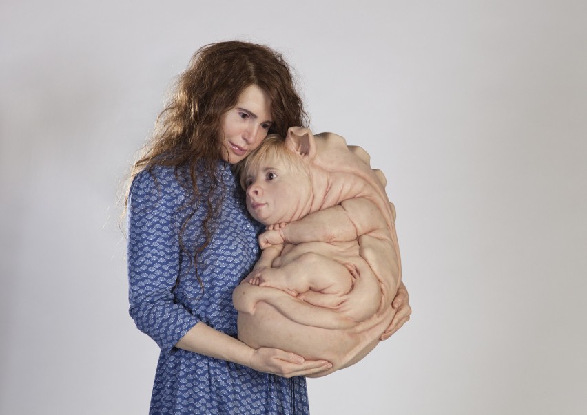 Patricia Piccinini tworzy silikonowe potwory, rzeźby, które...