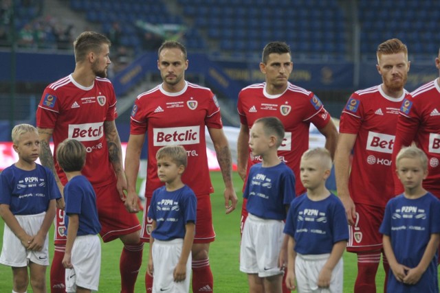 W środę 17 lipca Piast Gliwice podejdzie do rewanżu w I rundzie eliminacji do fazy grupowej Ligi Mistrzów. Rywalem mistrzów Polski jest BATE Borysów. W pierwszym meczu padł wynik 1:1, który daje podopiecznym Waldemara Fornalika przewagę. Wciąż liczy się bowiem zasada zdobytych bramek na wyjeździe. Jakim składem zagra Piast Gliwice w rewanżu z BATE?