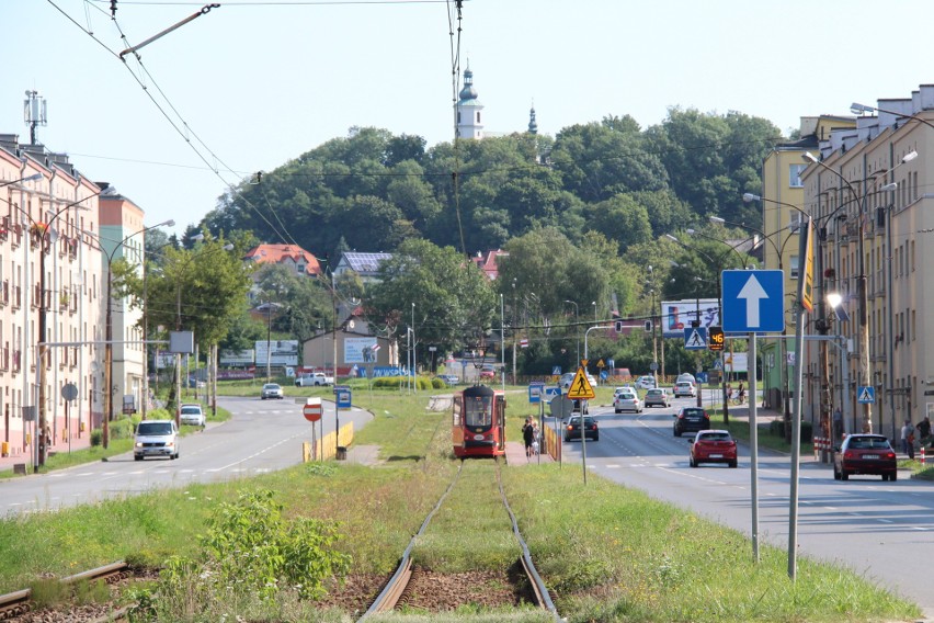 Dąbrowianie narzekają na stan torowiska tramwajowego w...