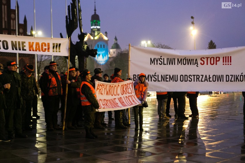 Szczecinianie protestują przeciw odstrzałowi dzików. "To barbarzyńskie rozporządzenie!" [ZDJĘCIA, WIDEO]