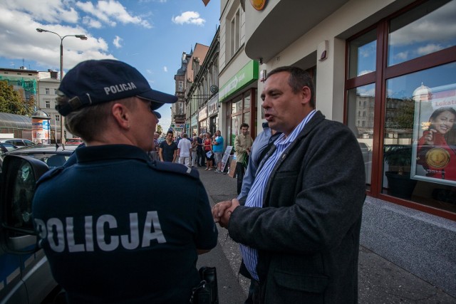 Protest przed Get In Bankiem na Śniadeckichpikieta przeciwko nieuczciwym praktykom banków (nie publikować logotypów banków)