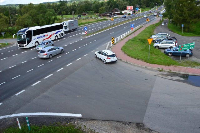 Opracowanie, które ma powstać będzie dotyczyć przebudowy trzech skrzyżowań na bezkolizyjne: dwóch w centrum Głogoczowa (niedaleko kładek: czerwonej i niebieskiej) i na wysokości skrętu do Bęczarki