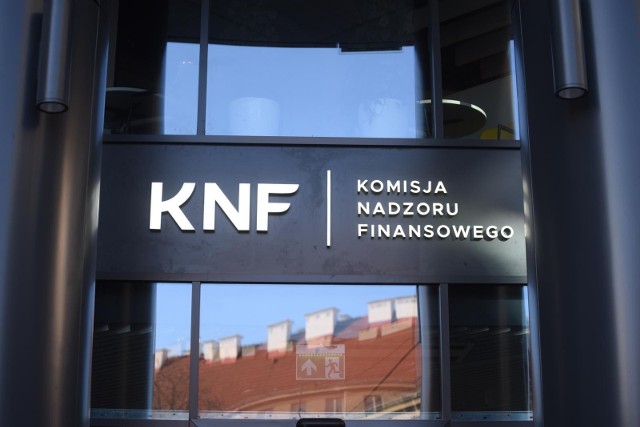 Na listę ostrzeżeń publicznych KNF dodano nowe podmioty i osoby fizyczne. 7 pochodzi z Wielkopolski.