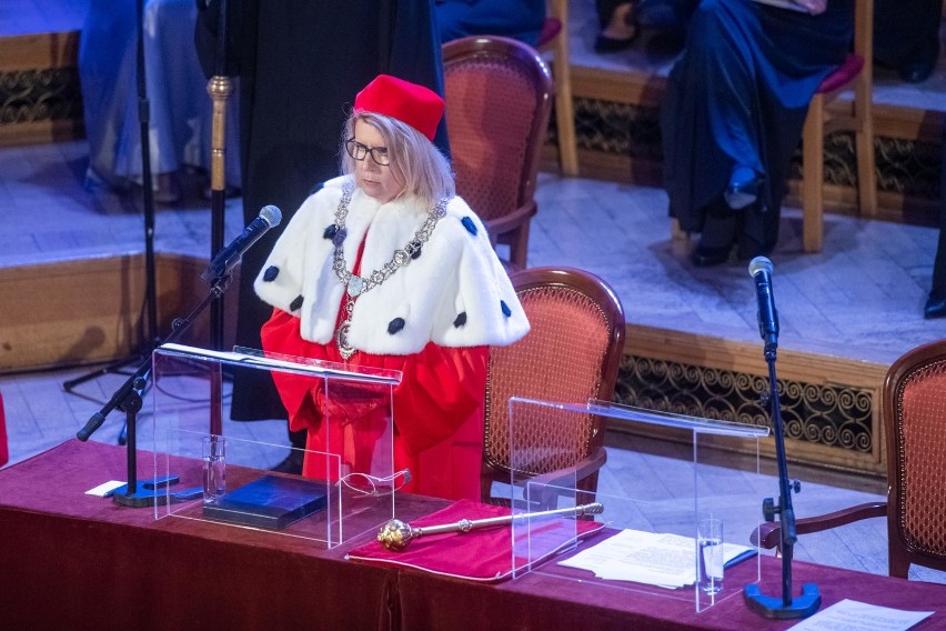 W strefie żółtej w szkołach wyższych oraz ponadpodstawowych...